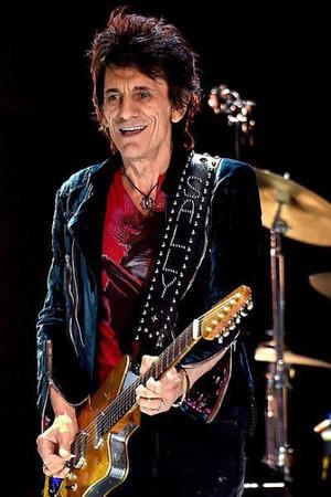 《RONNIE WOOD: SOMEBODY UP THERE LIKES ME》迅雷磁力下载